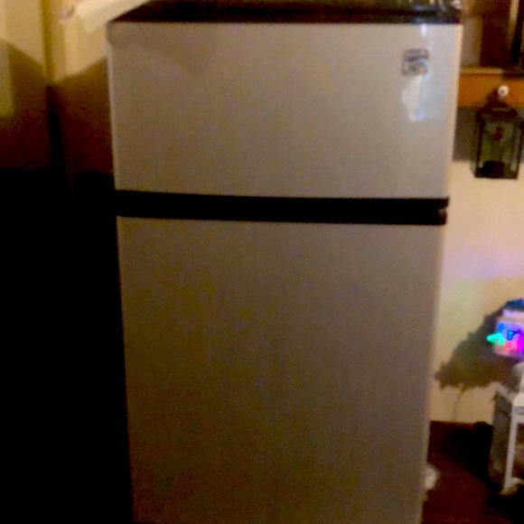 refrigerator - Picture 1 of 3